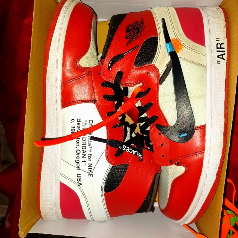 Jordan 1 off whites Chicago 1s (ua)